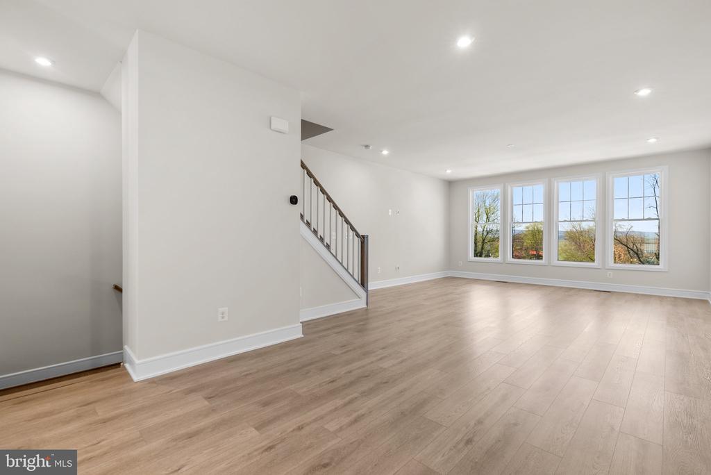 8677 Anderson Ave