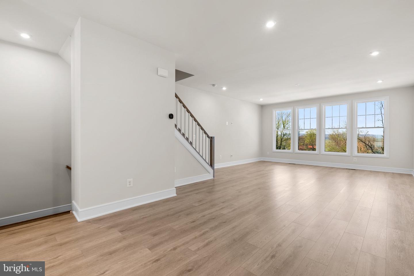 8677 Anderson Ave