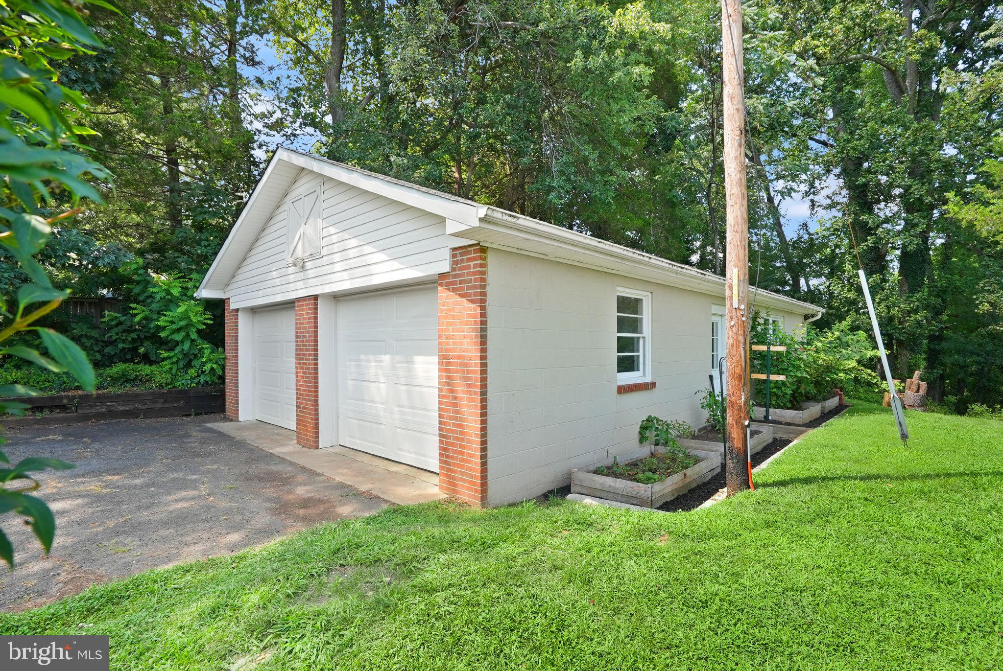 4568 Broken Hills Rd