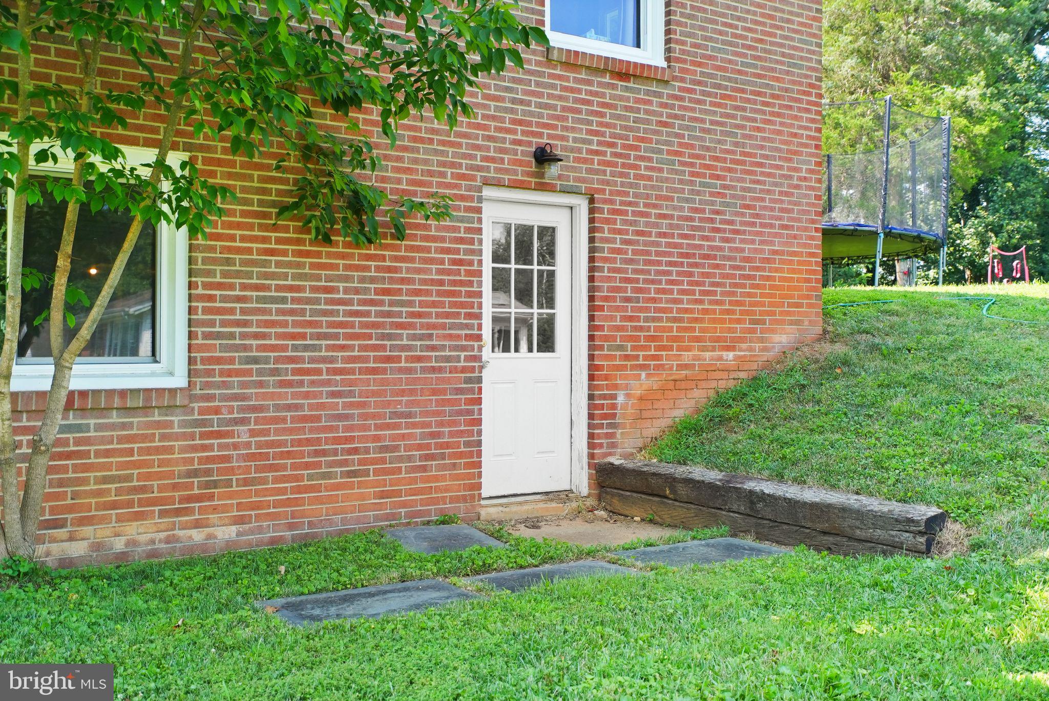 4568 Broken Hills Rd