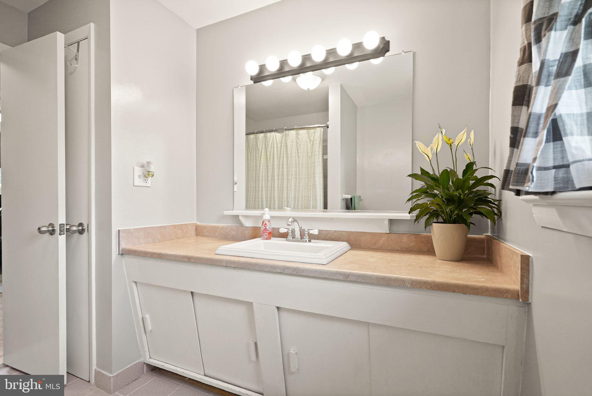 4568 Broken Hills Rd