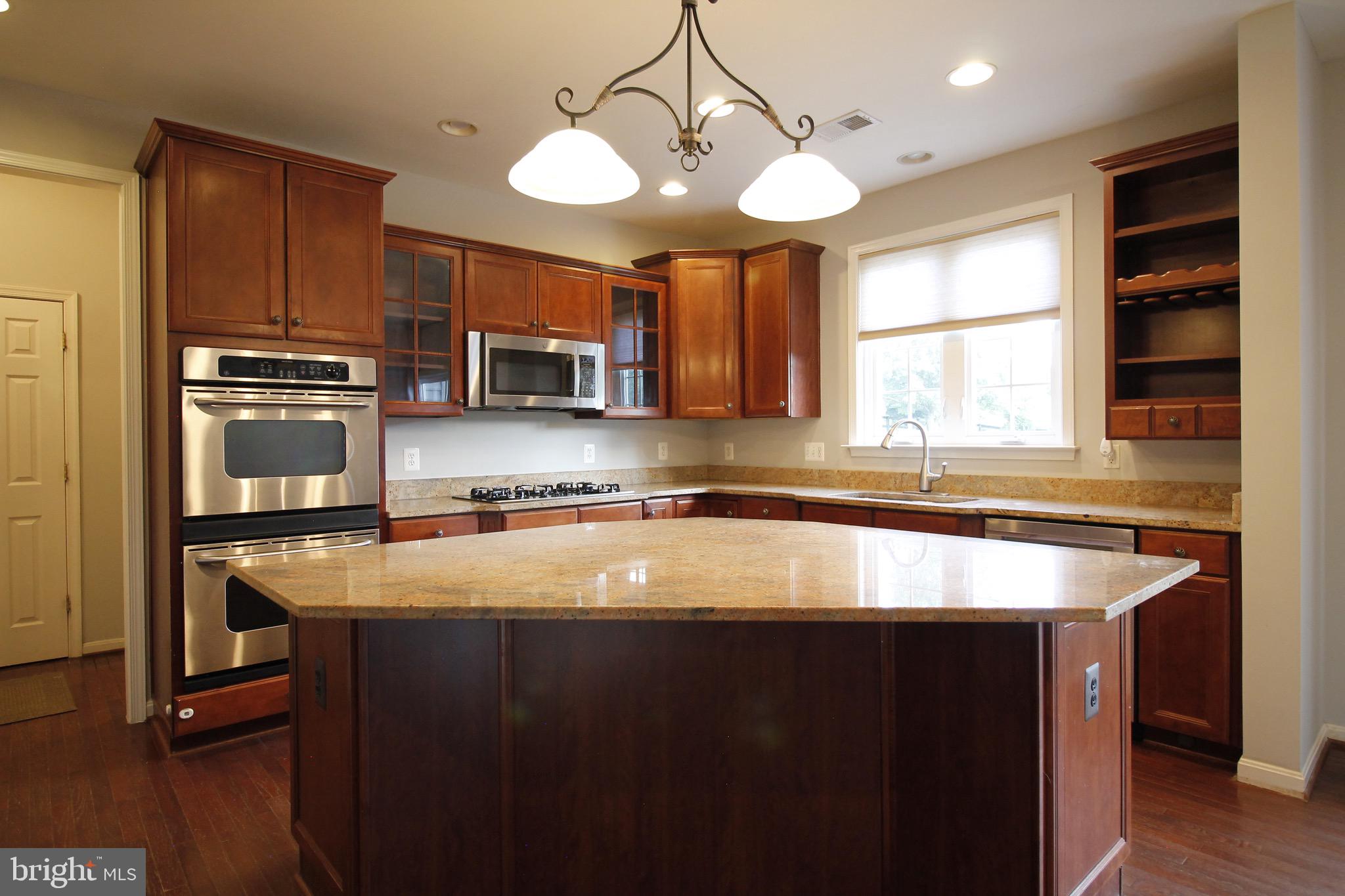 5569 JAMISONS FARM DR