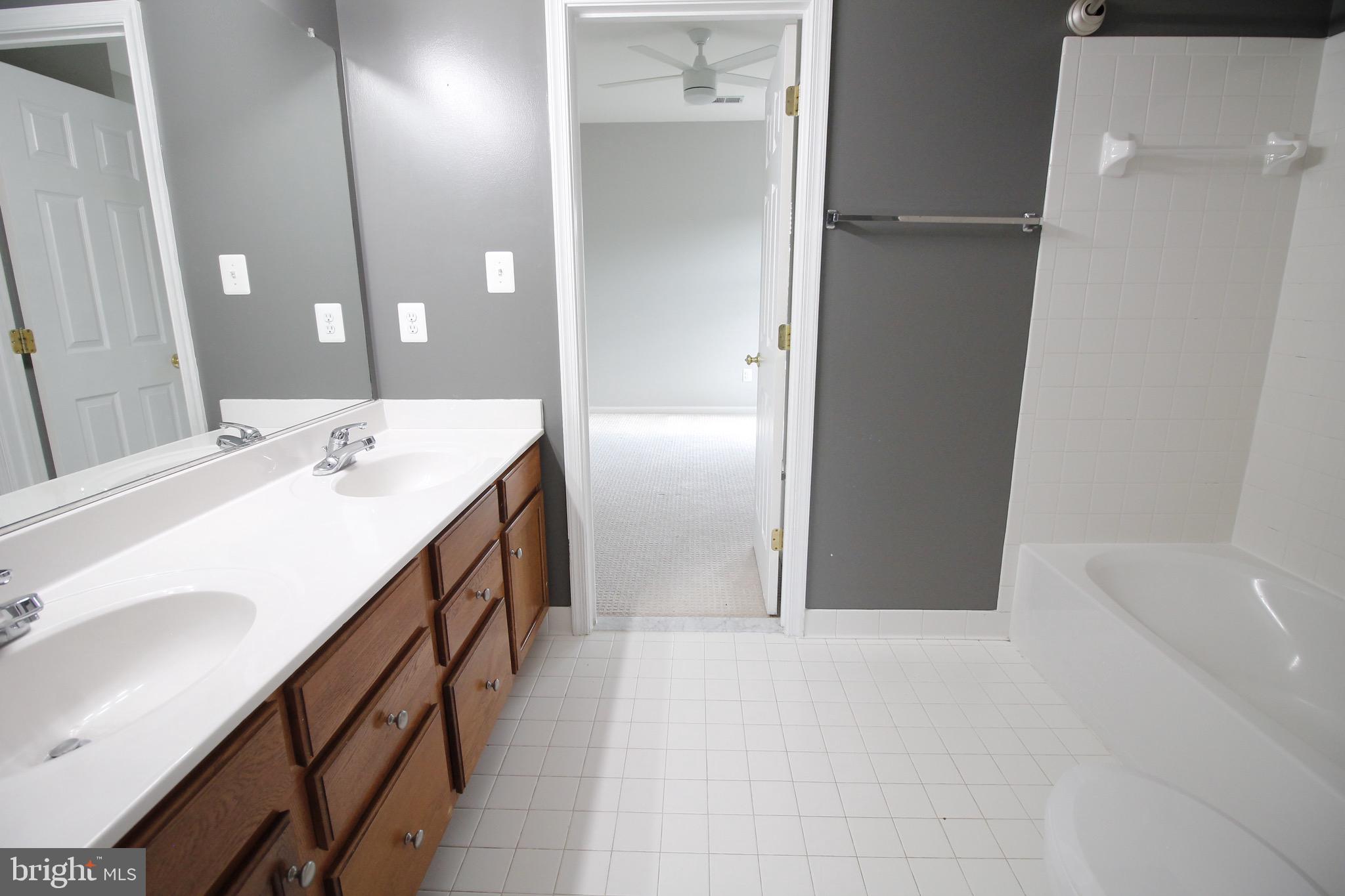 5569 JAMISONS FARM DR