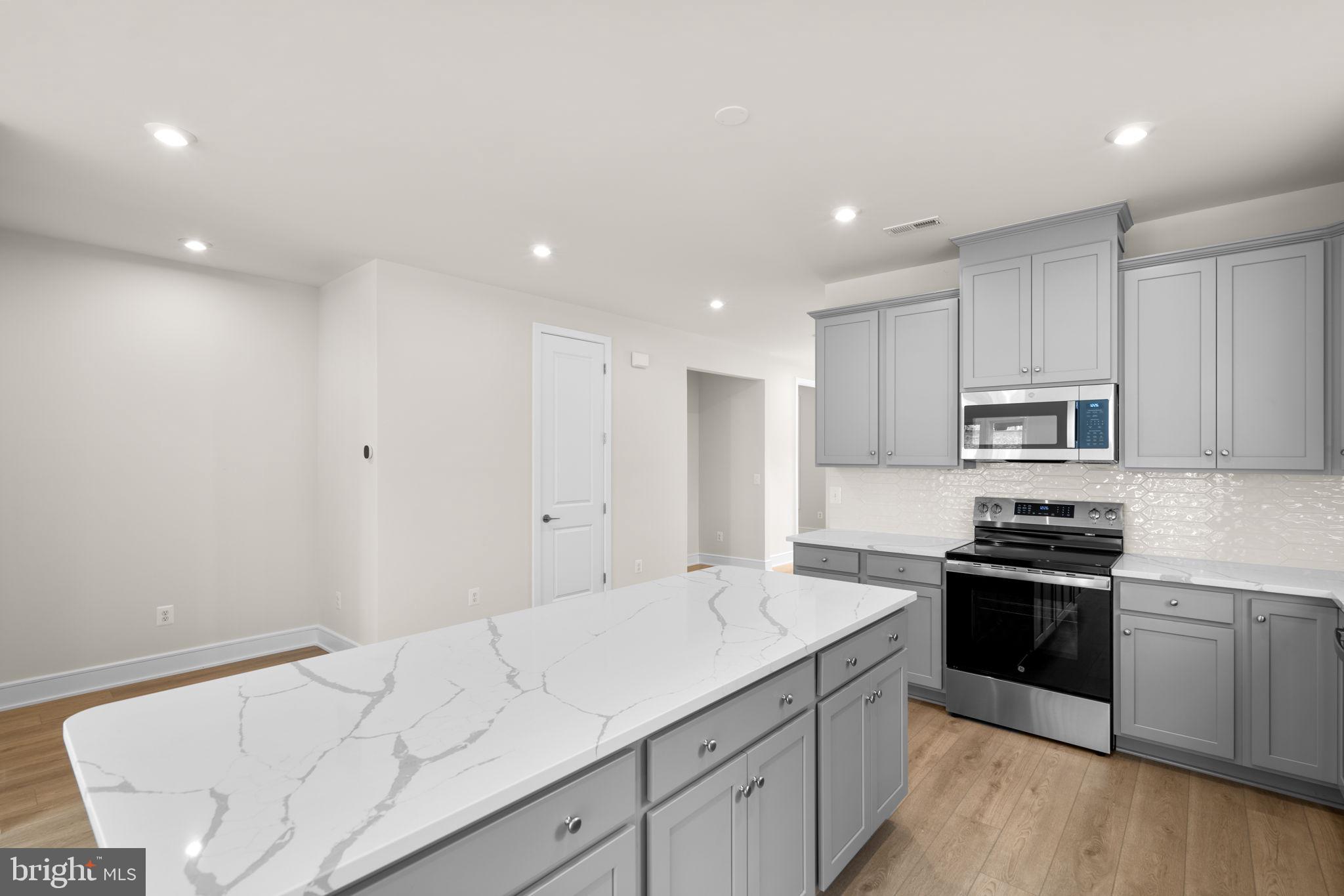 1012 CAPTAIN RICHARDS COURT