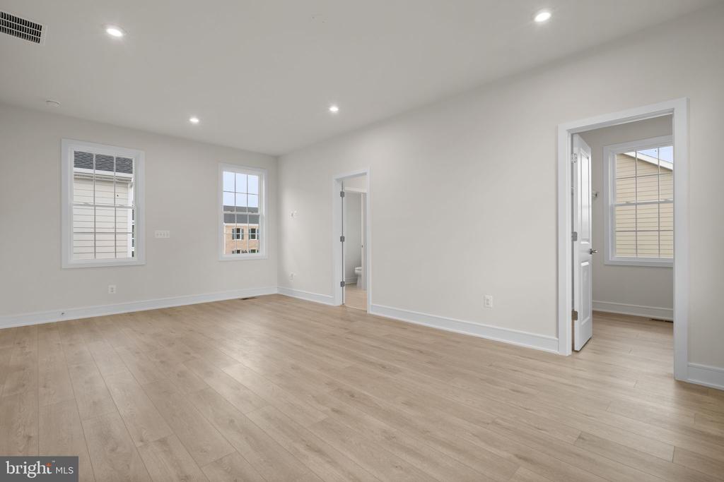 1013 CAPTAIN RICHARDS COURT