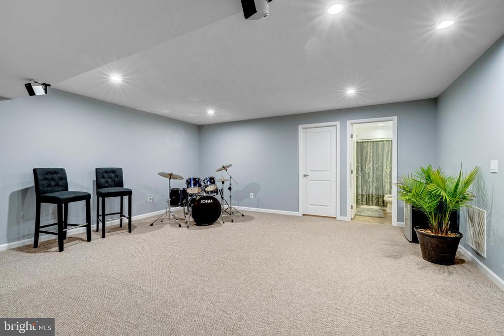 7137 SHEPHERDSTOWN ROAD