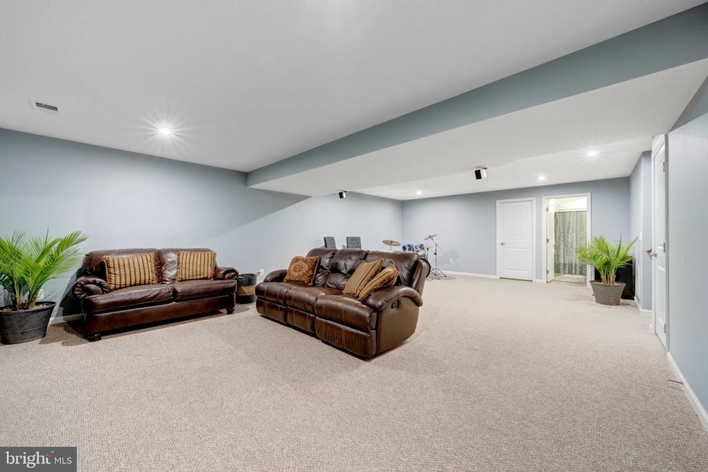 7137 SHEPHERDSTOWN ROAD