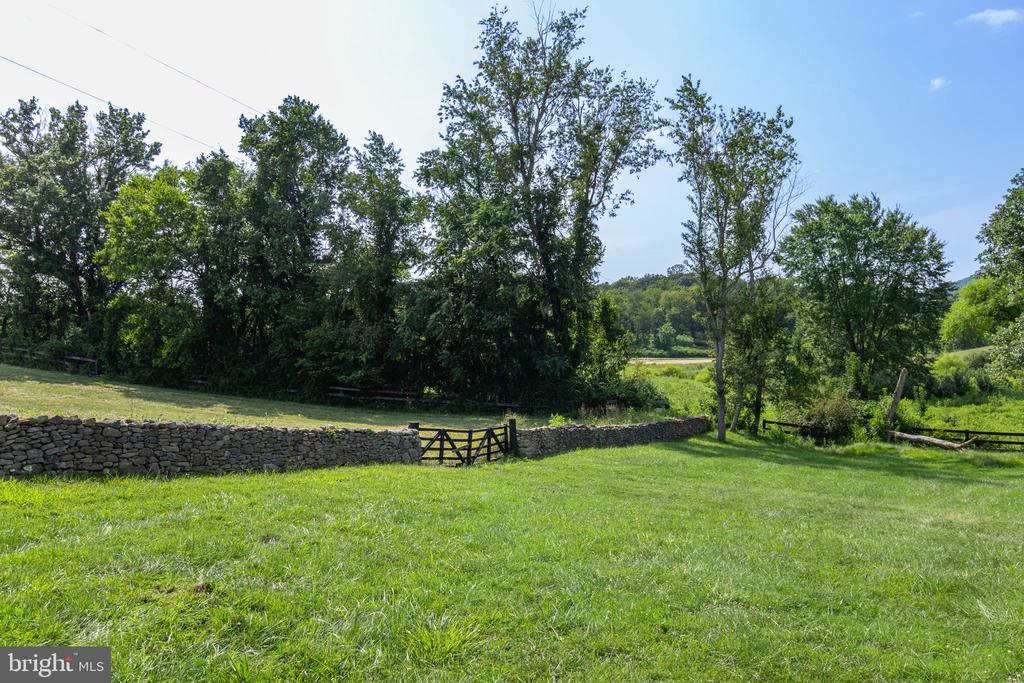CLARENDON FARM DRIVE