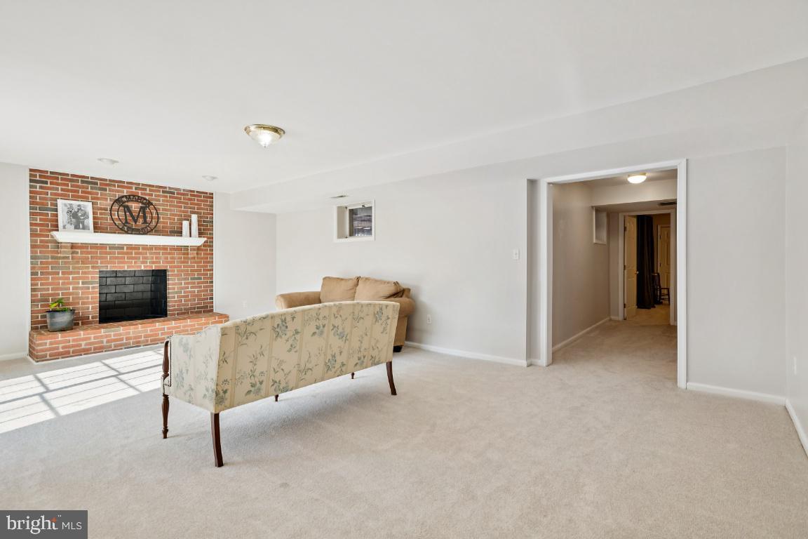 7819 WELLINGTON DRIVE