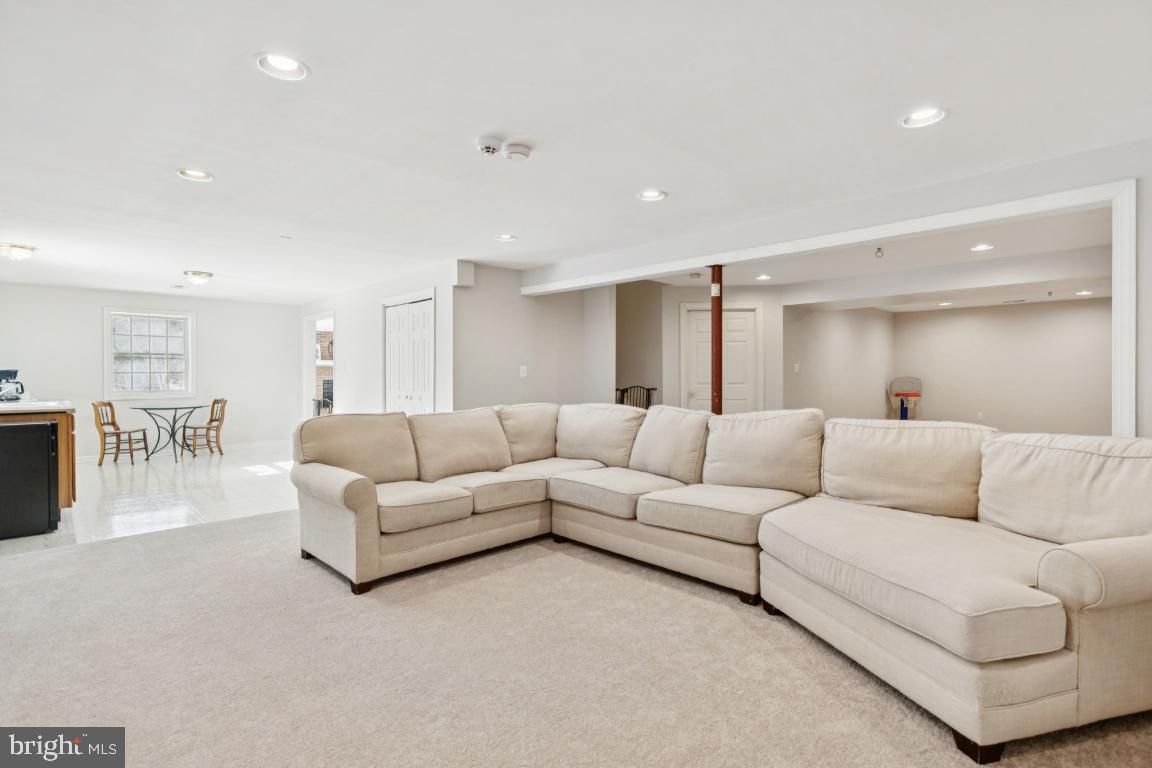 7819 WELLINGTON DRIVE