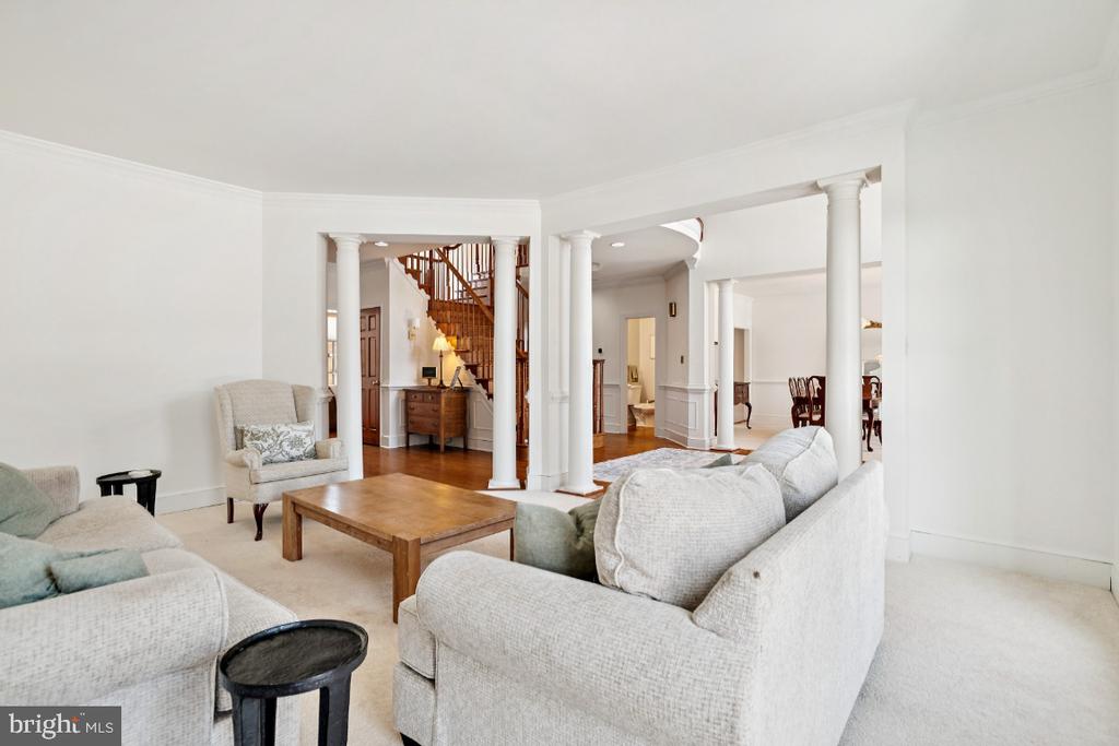 7819 WELLINGTON DRIVE