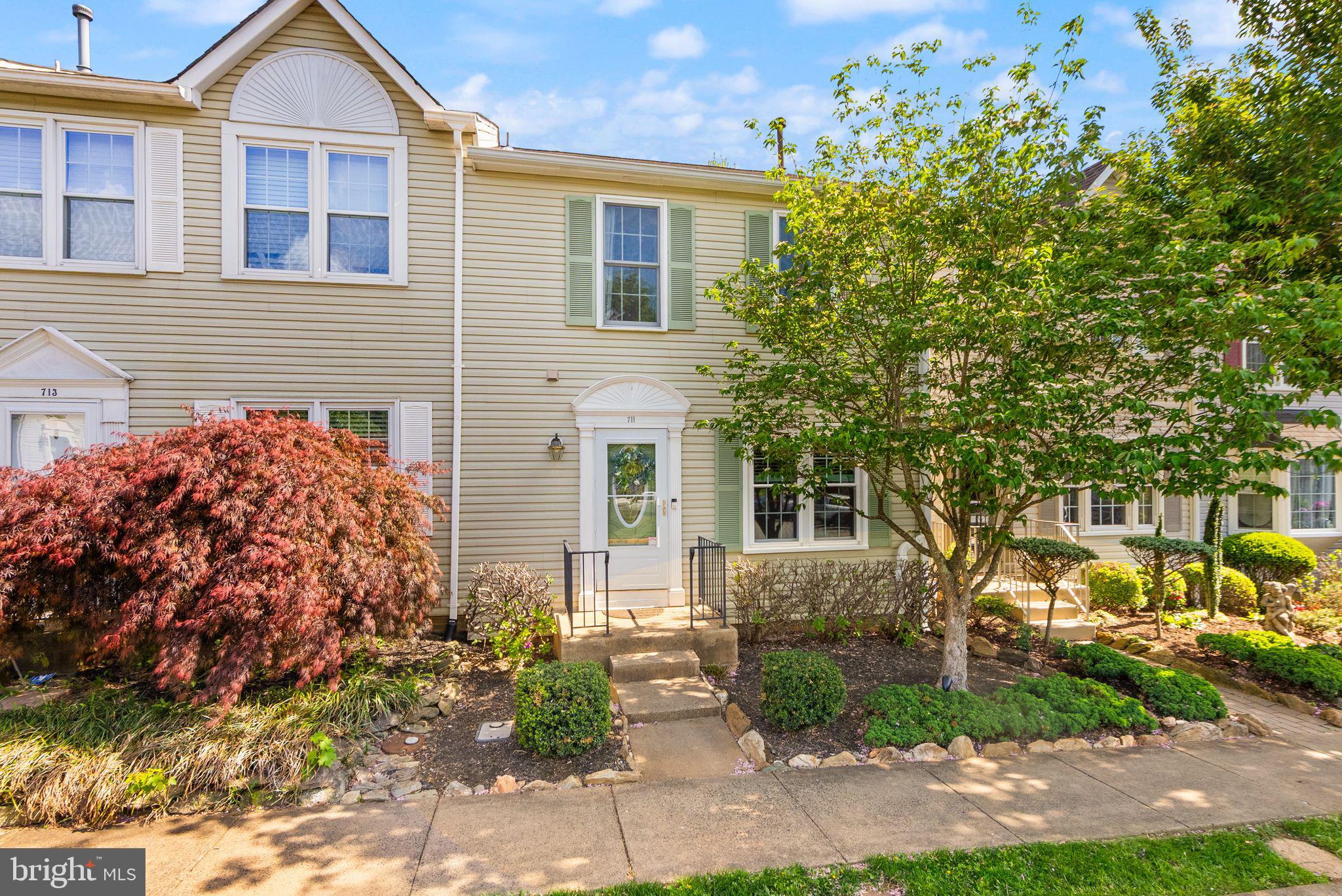 711 ACORN COURT
