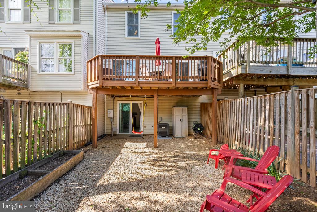 711 ACORN COURT