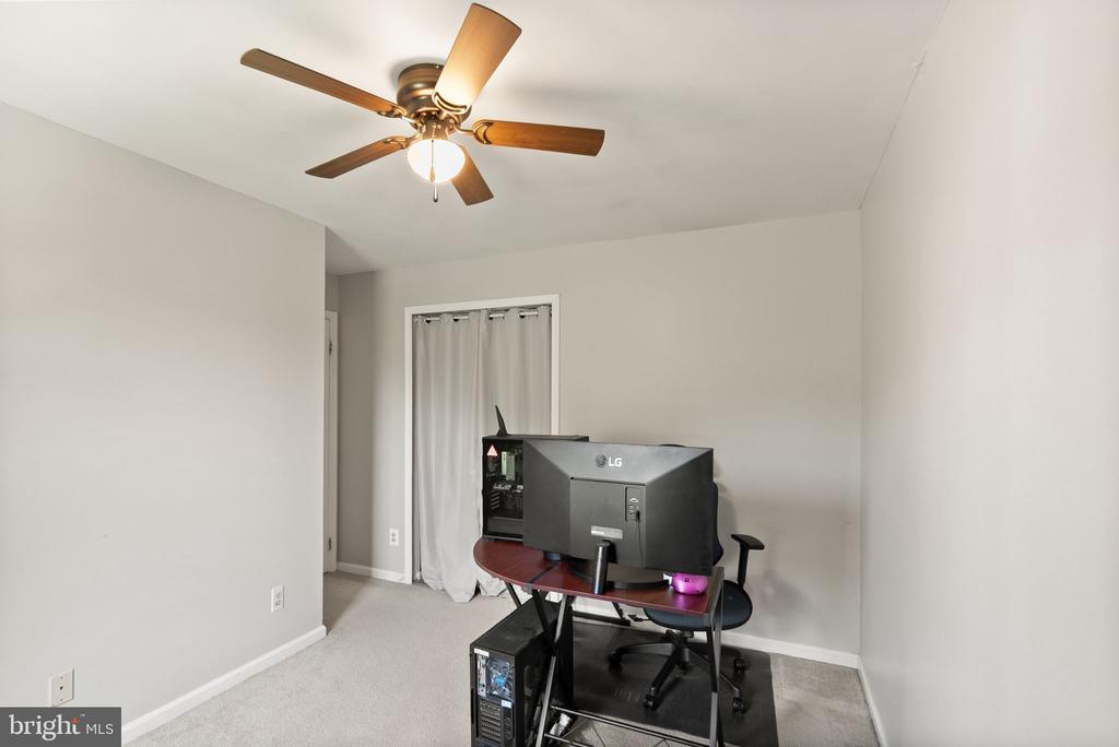 711 ACORN COURT