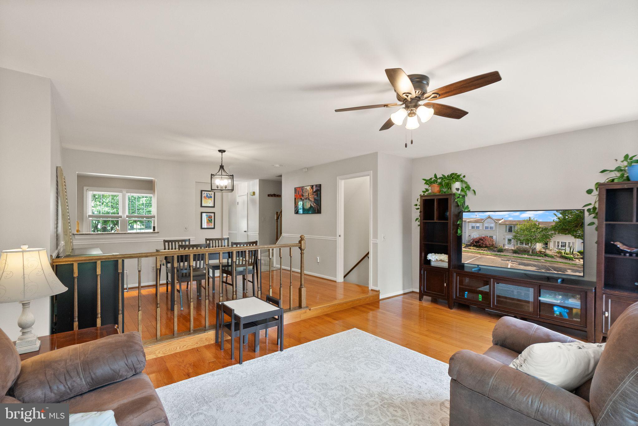 711 ACORN COURT