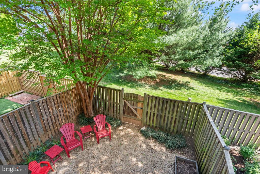 711 ACORN COURT