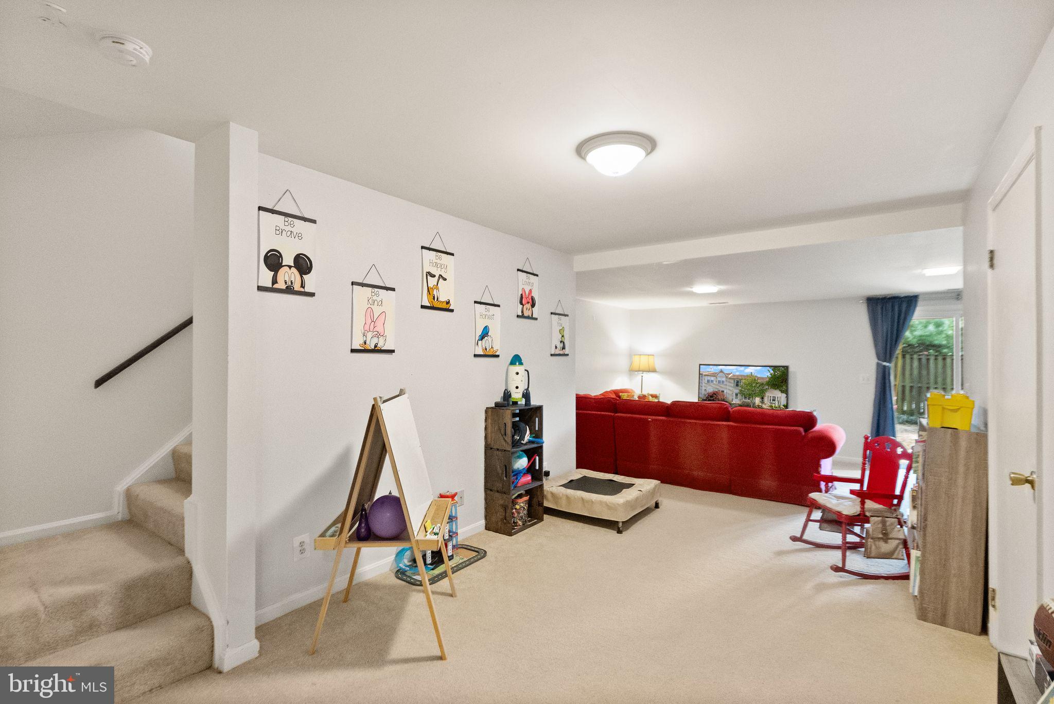 711 ACORN COURT