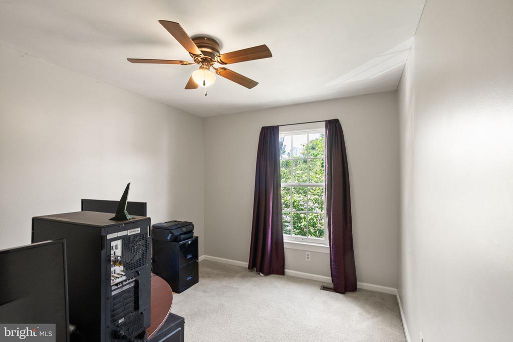 711 ACORN COURT