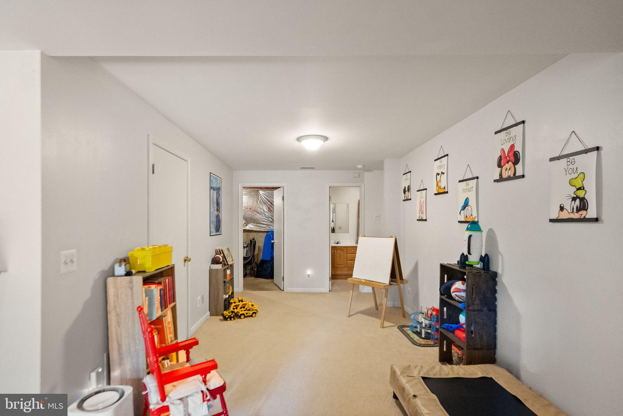 711 ACORN COURT