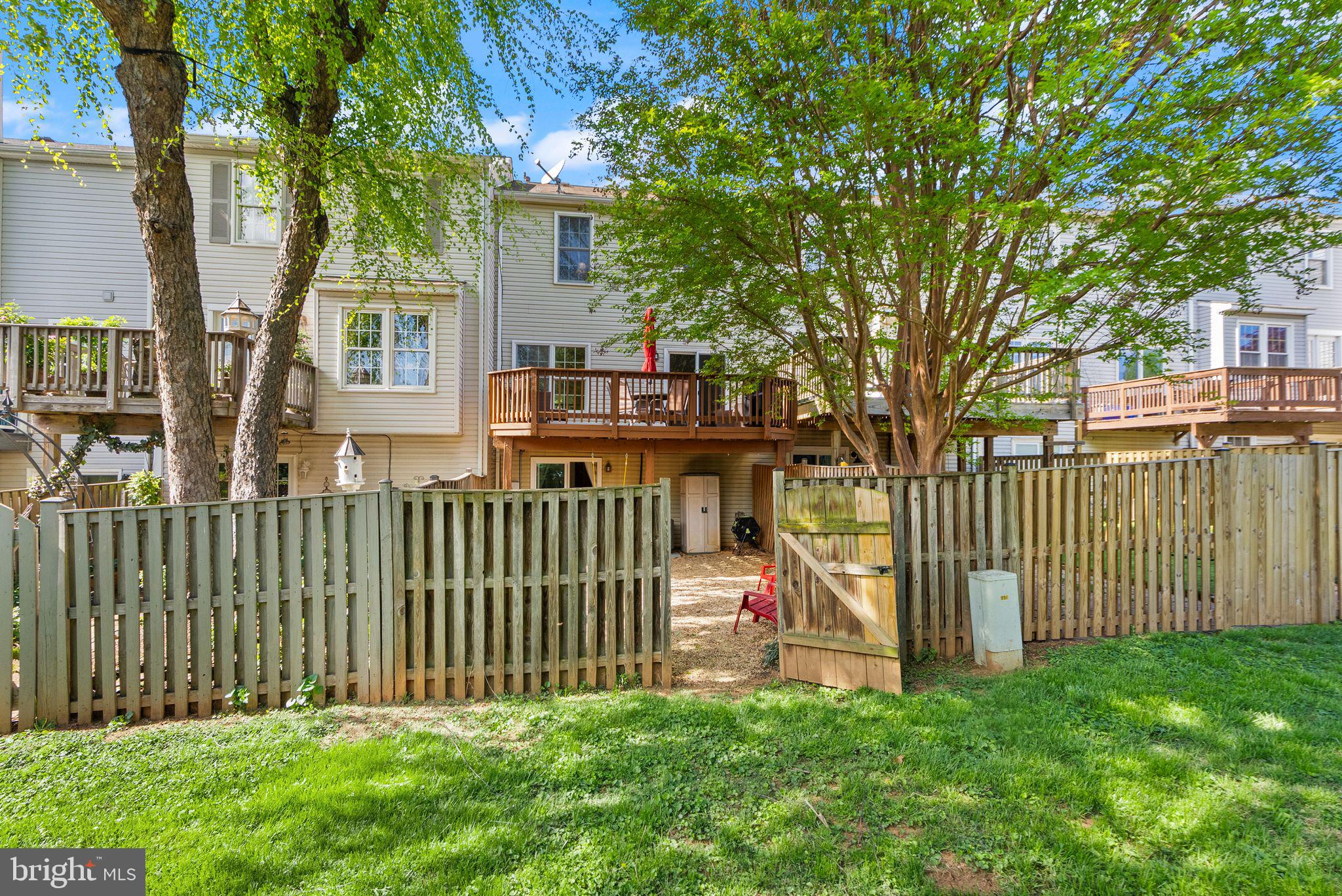 711 ACORN COURT