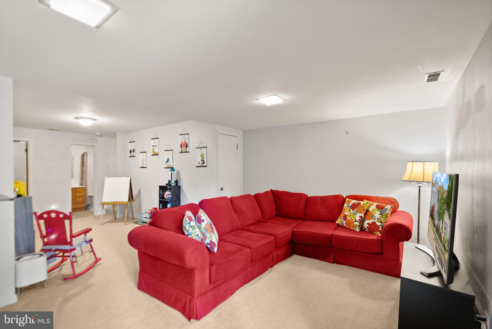 711 ACORN COURT