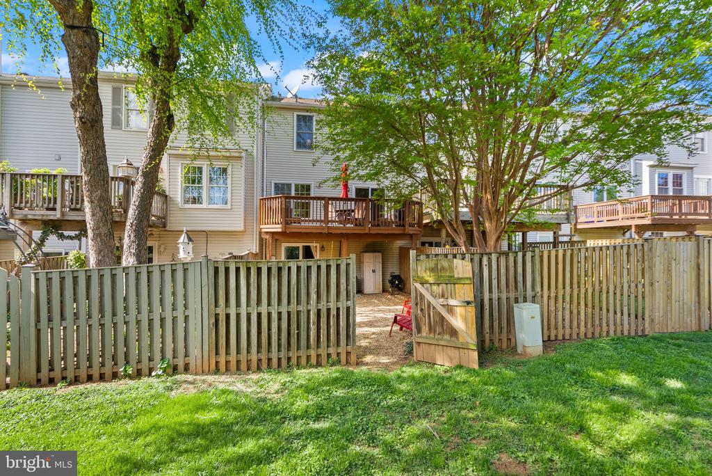 711 ACORN COURT
