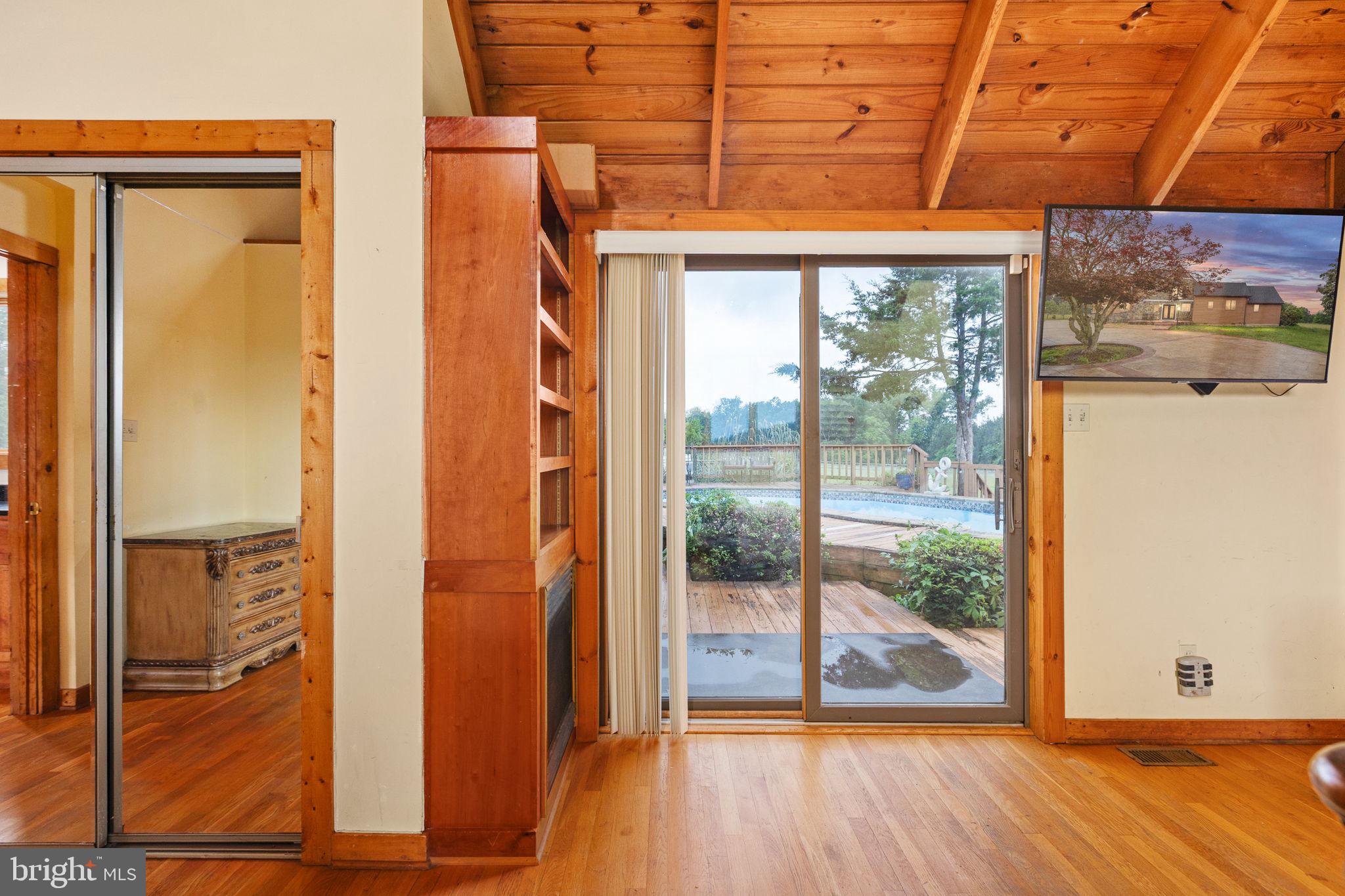 6119 BEACH ROAD
