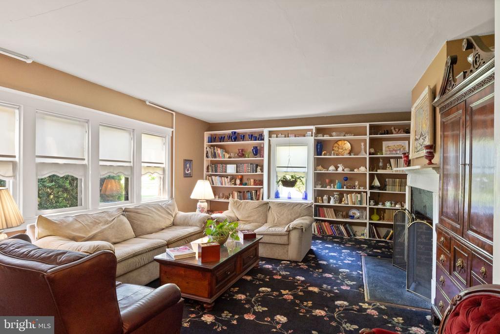 5102 WESTON ROAD