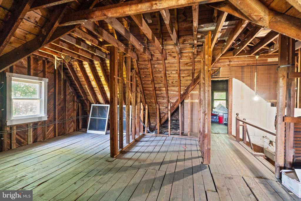 5102 WESTON ROAD
