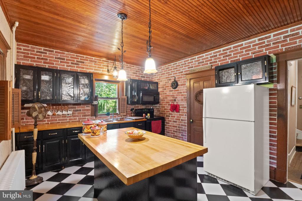 5102 WESTON ROAD