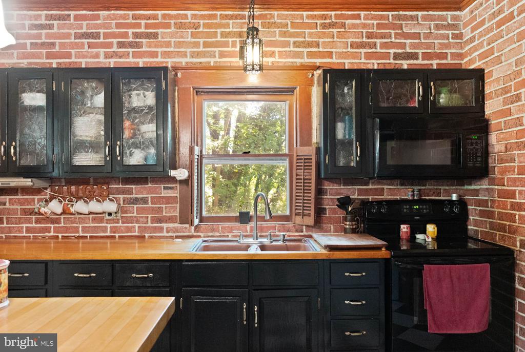 5102 WESTON ROAD