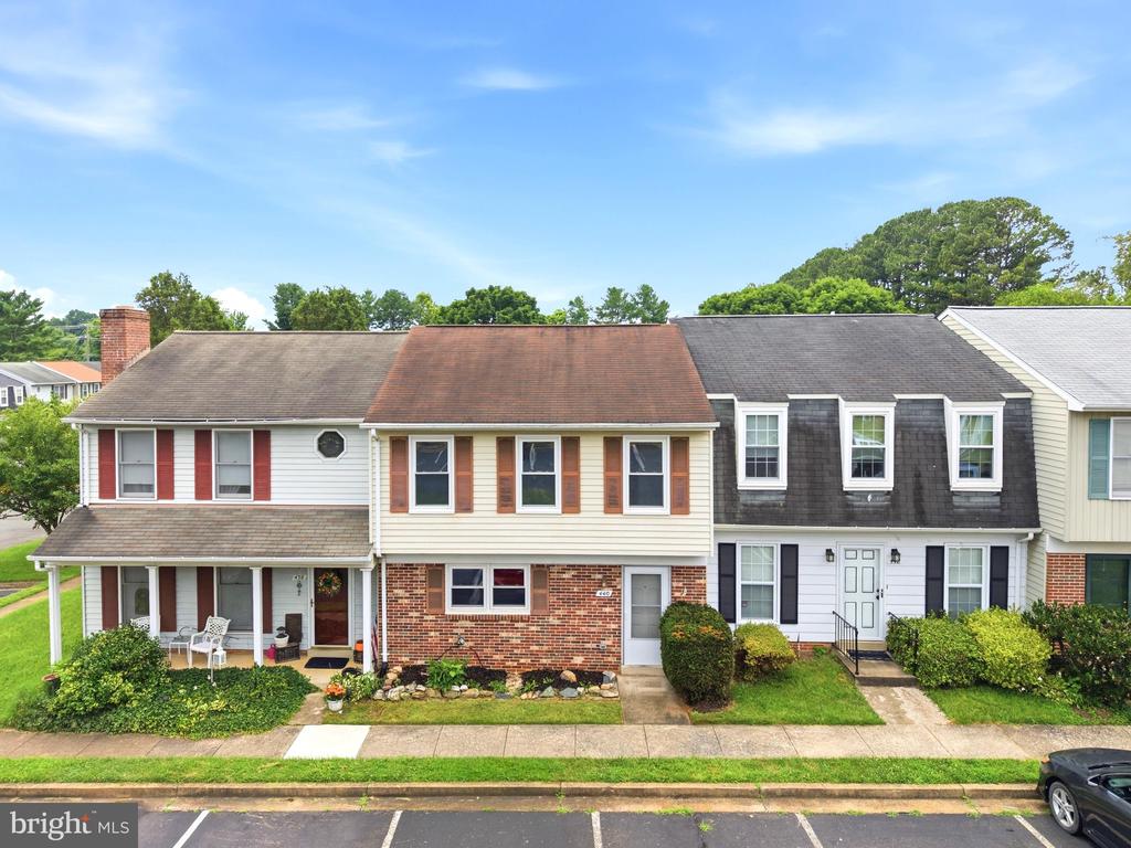 440 RIDGE COURT