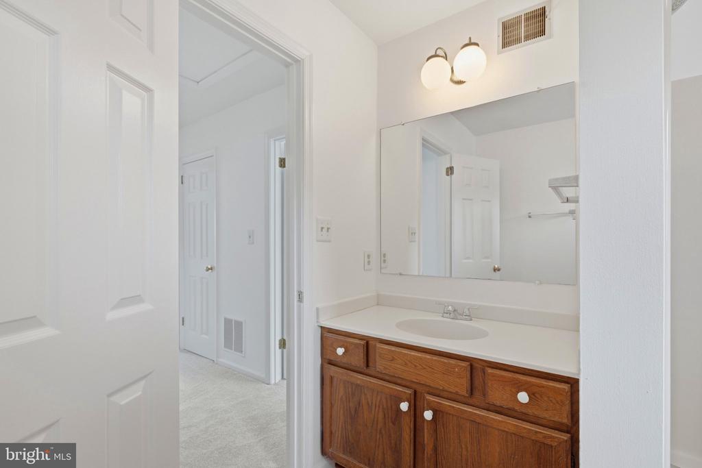 440 RIDGE COURT