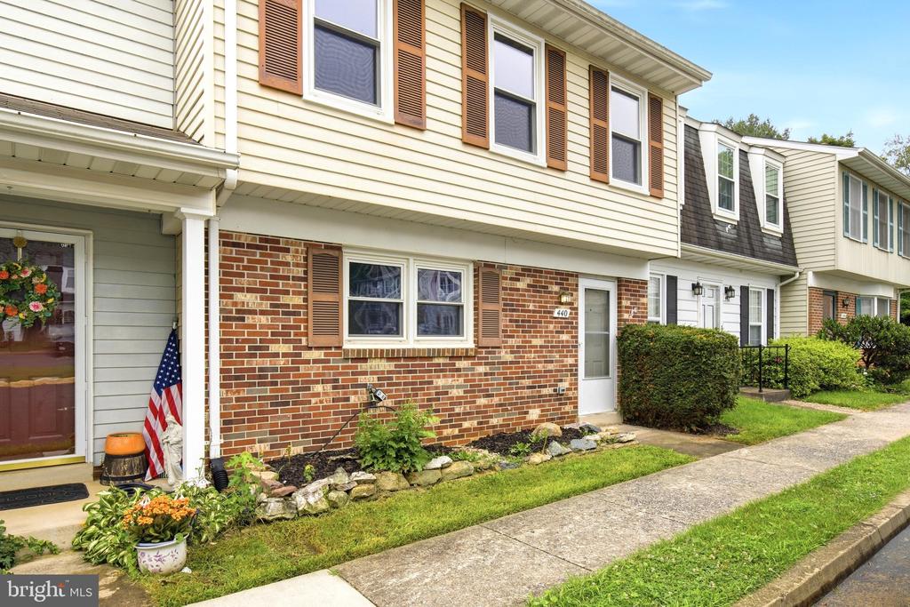 440 RIDGE COURT