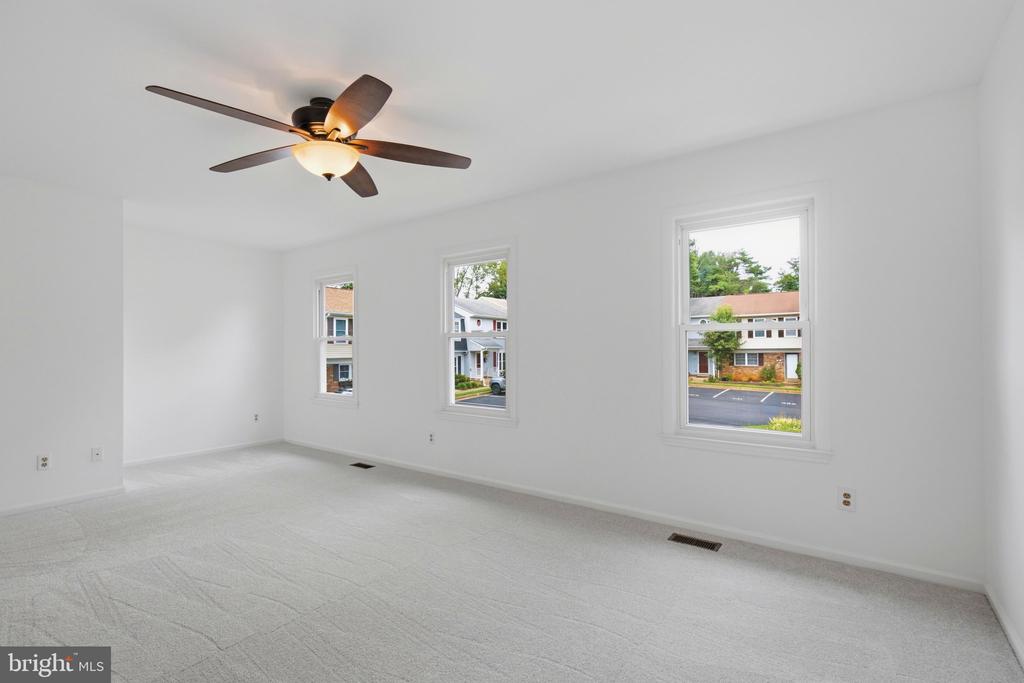 440 RIDGE COURT