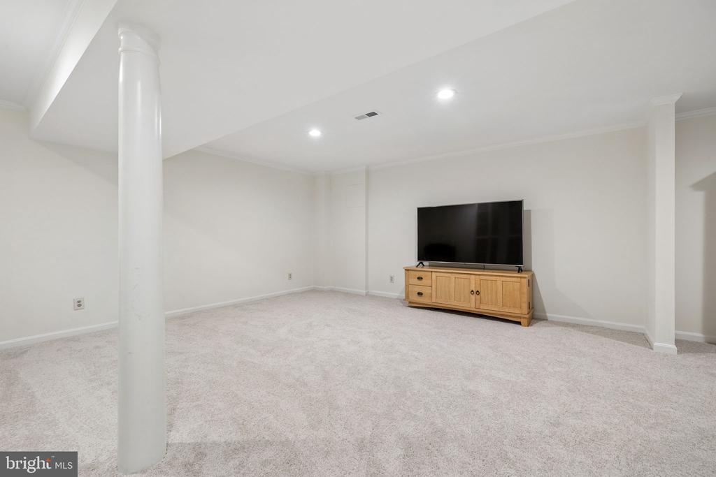 5290 HILLSIDE DRIVE
