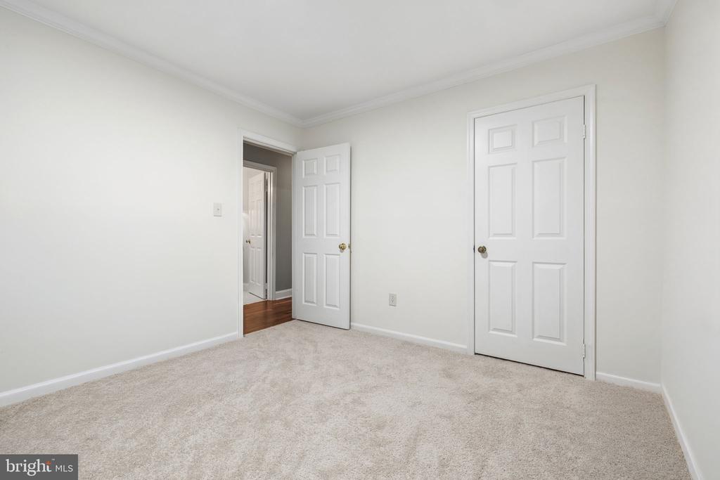 5290 HILLSIDE DRIVE