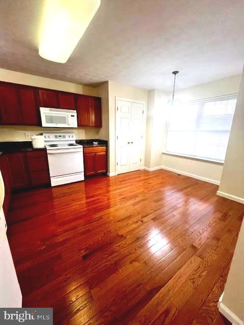 121 Seabreeze LANE