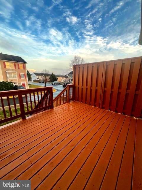 121 Seabreeze LANE