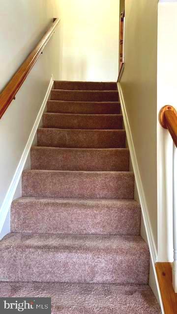 121 Seabreeze LANE