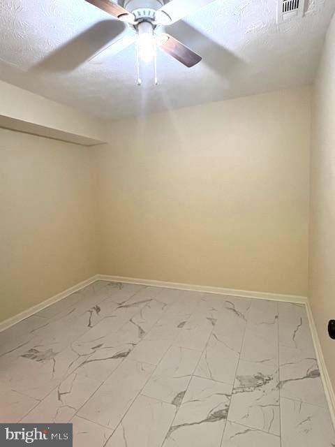 121 Seabreeze LANE