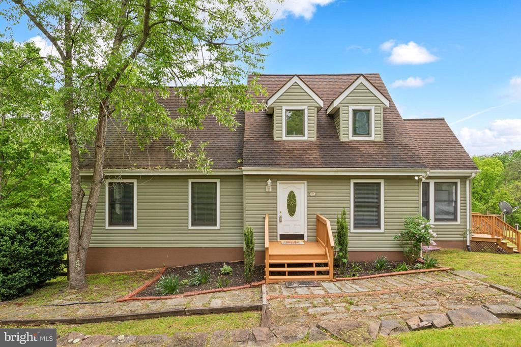 137 Grapevine Ct