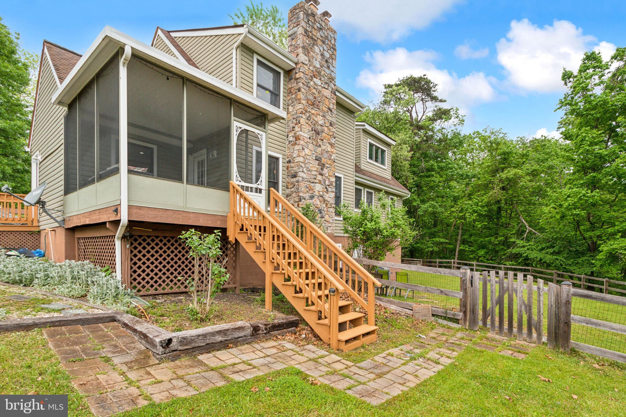 137 Grapevine Ct