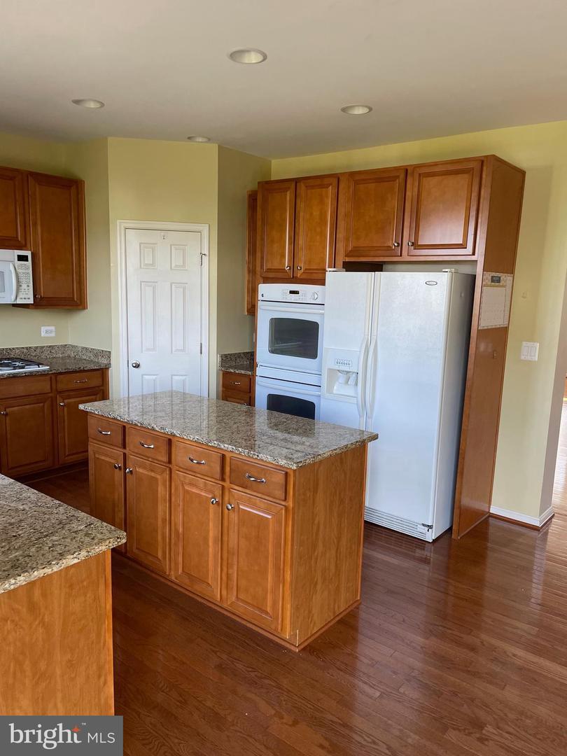 233 MORLYN DR