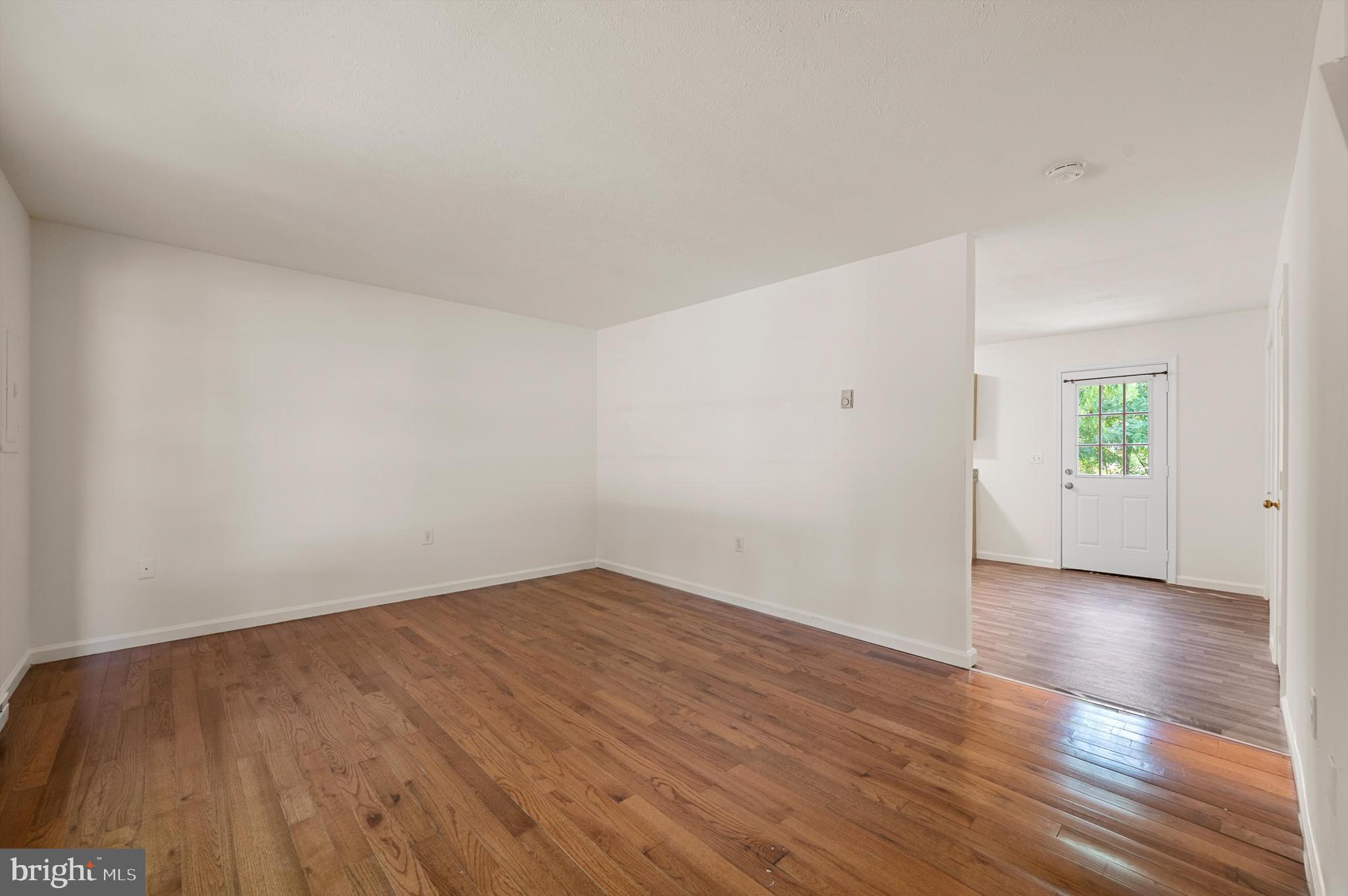 301 Waterford Ln
