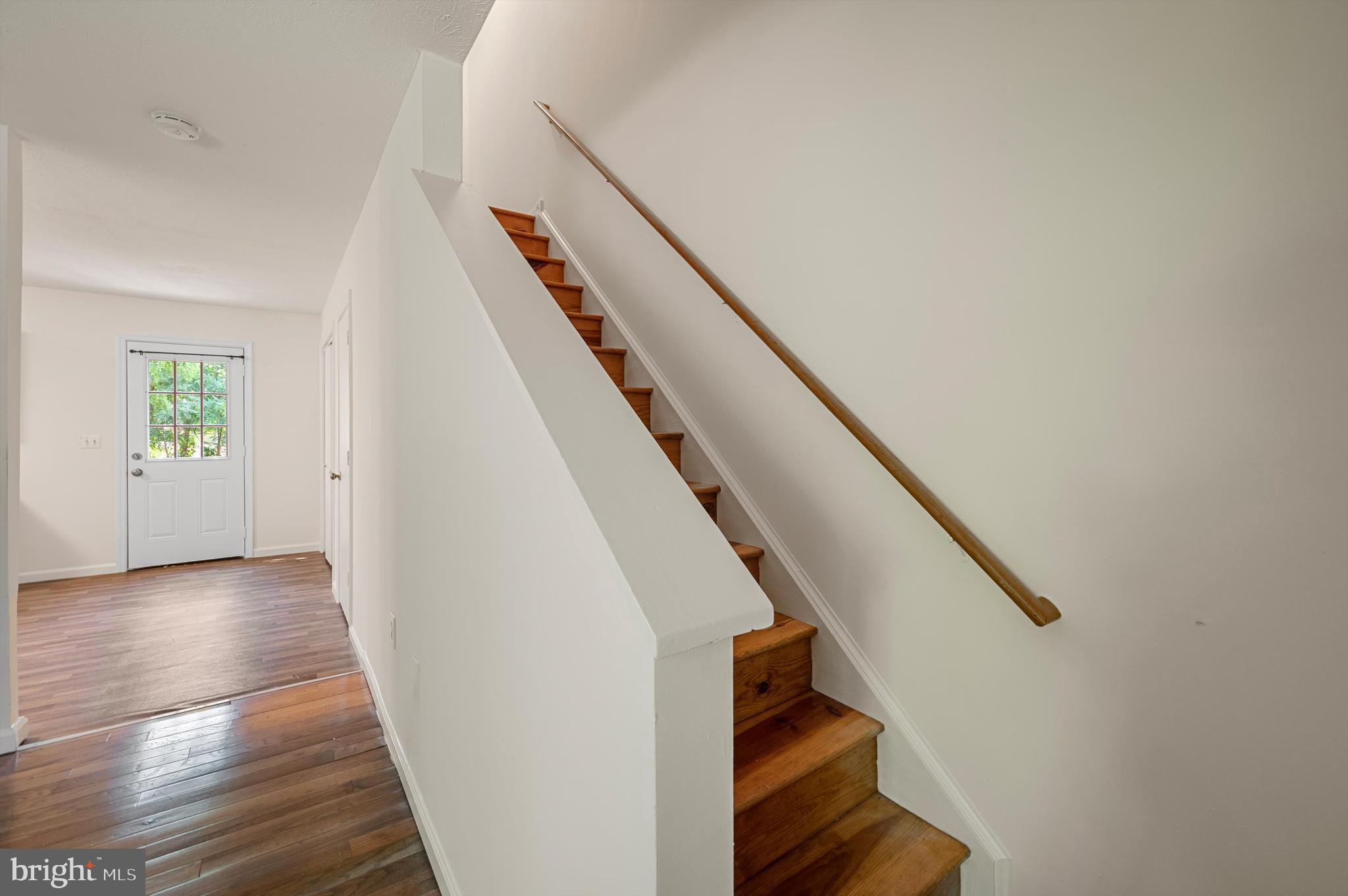 301 Waterford Ln