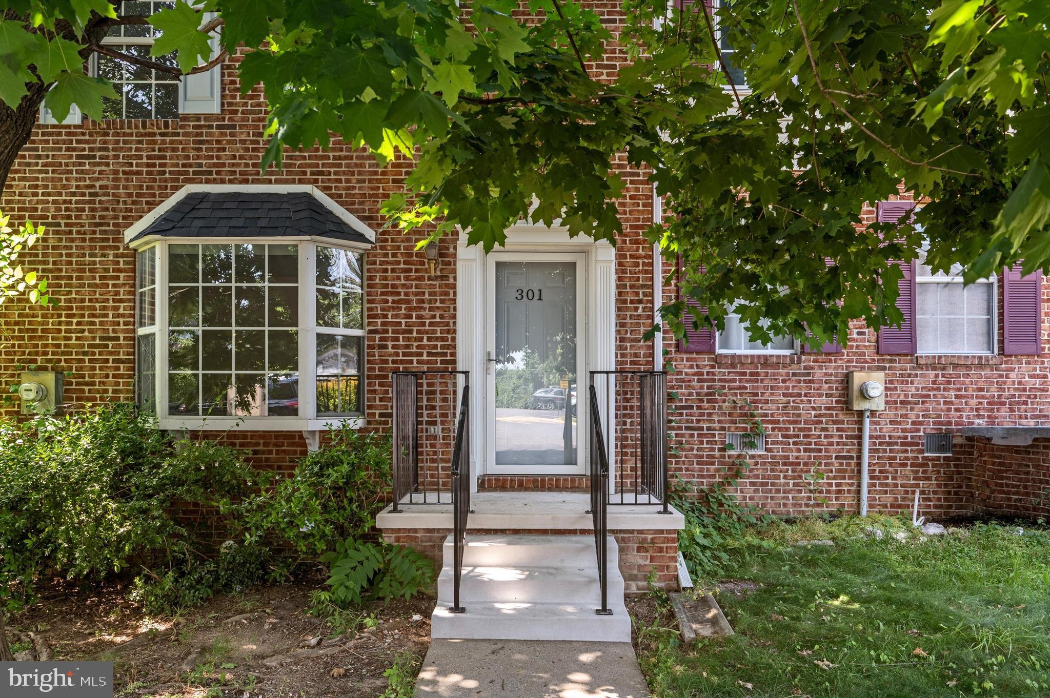 301 Waterford Ln