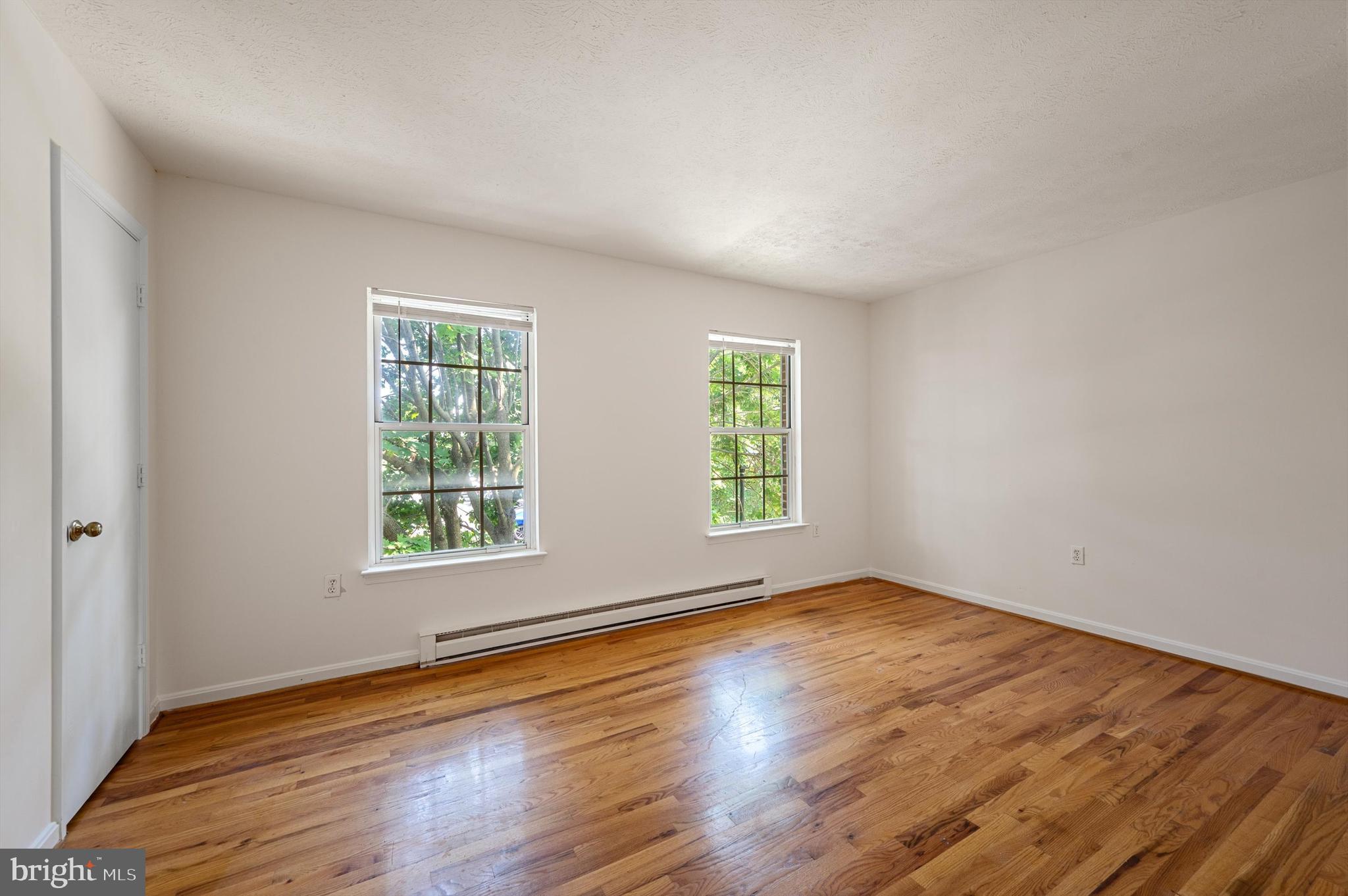 301 Waterford Ln