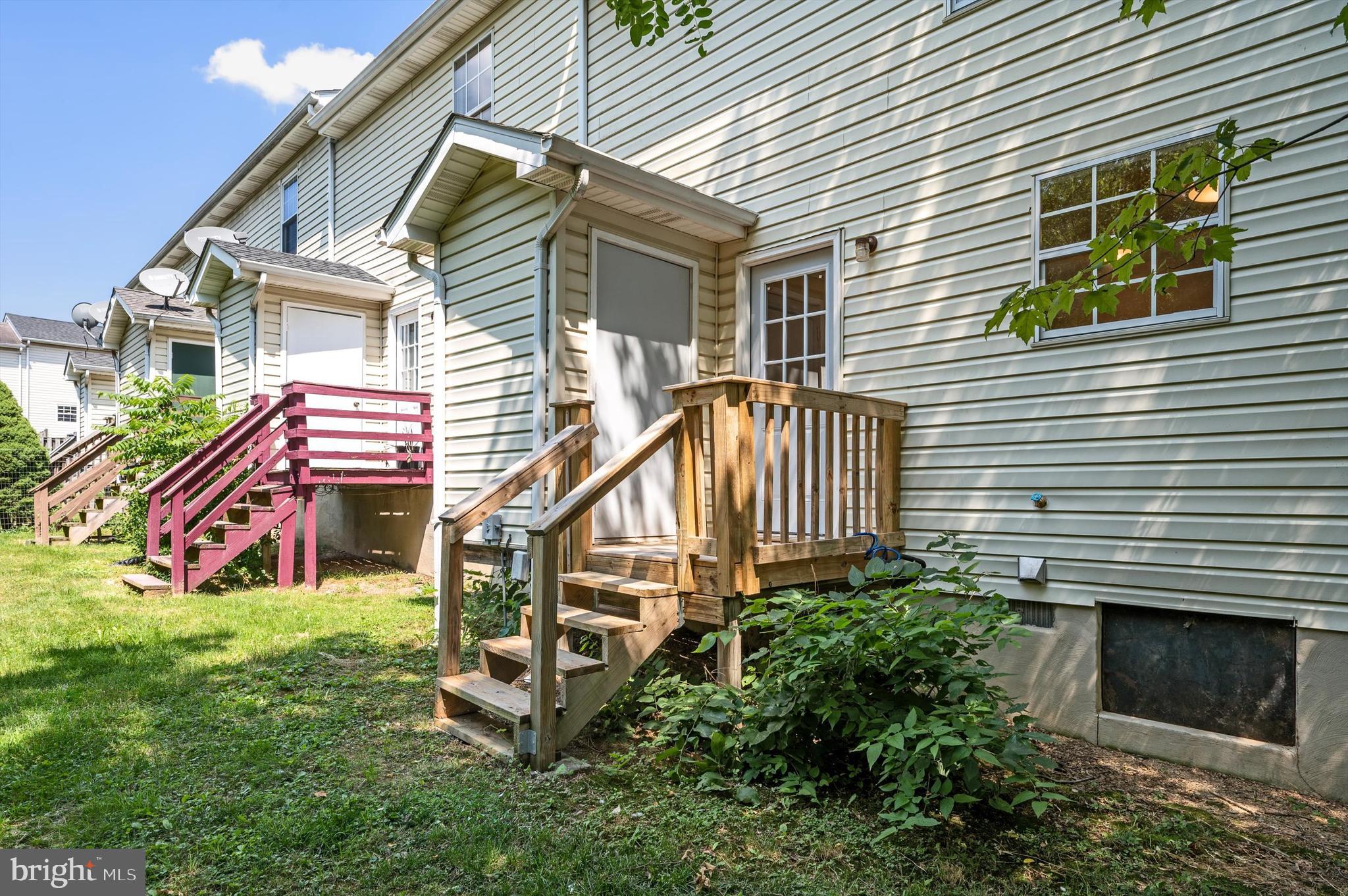 301 Waterford Ln