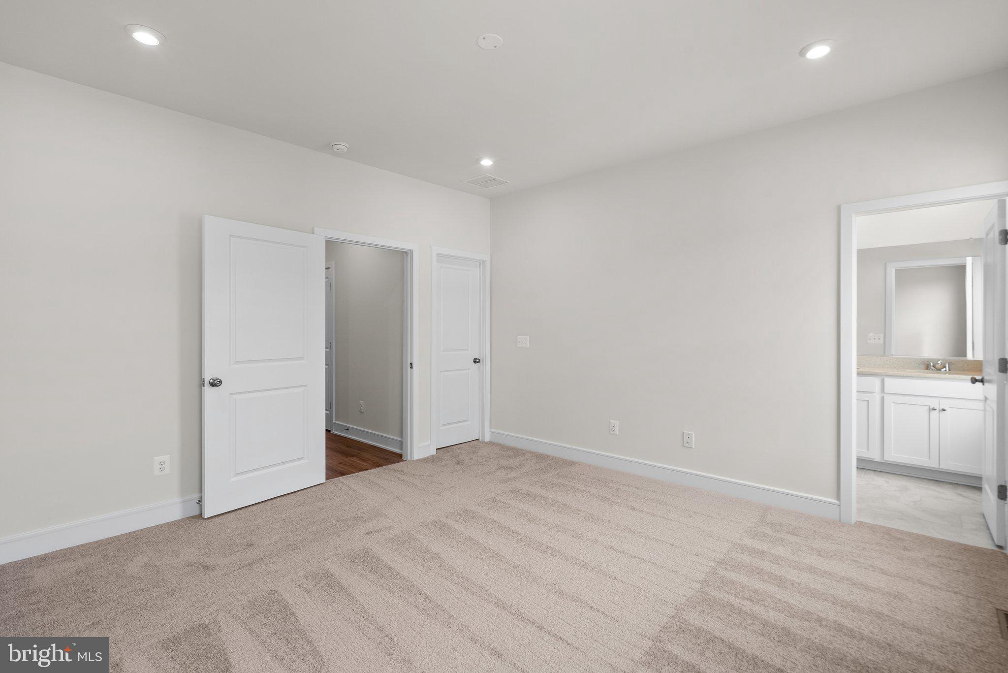 140 Leather Flower Dr